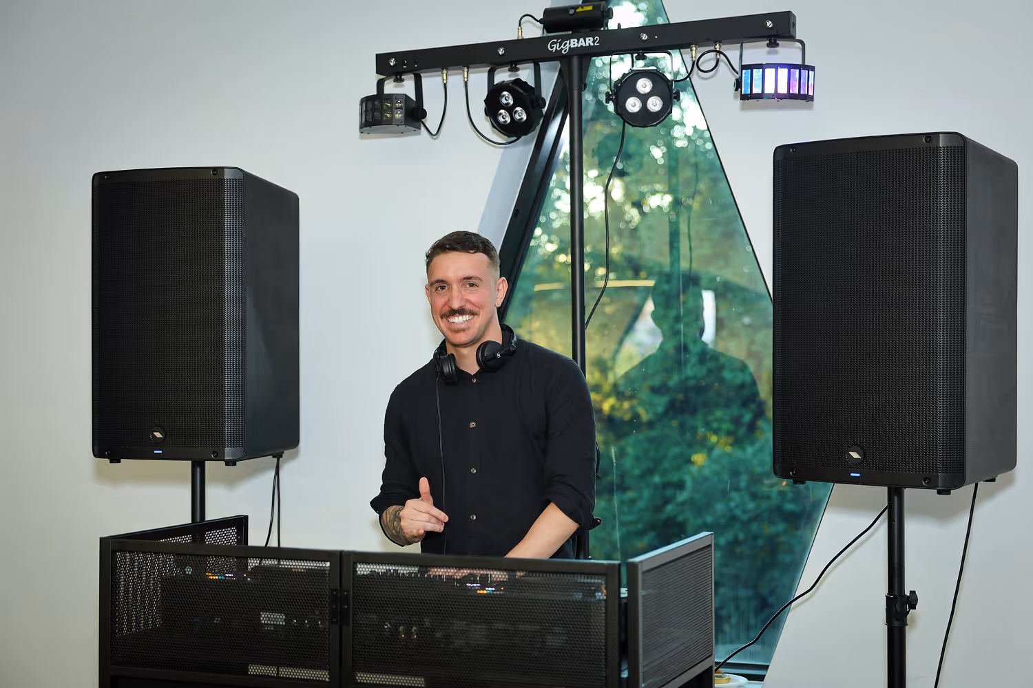 Alan performing